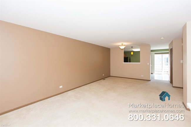 Building Photo - 383 Holiday Ln