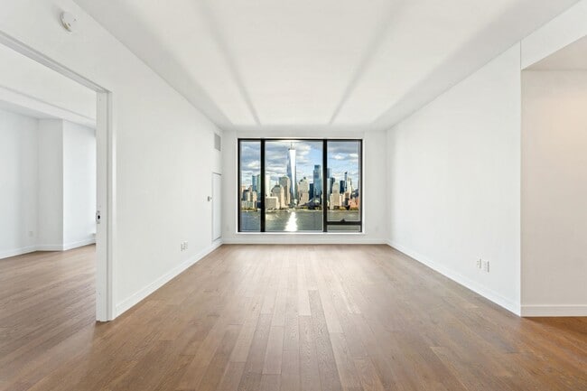 Building Photo - 99 Hudson St