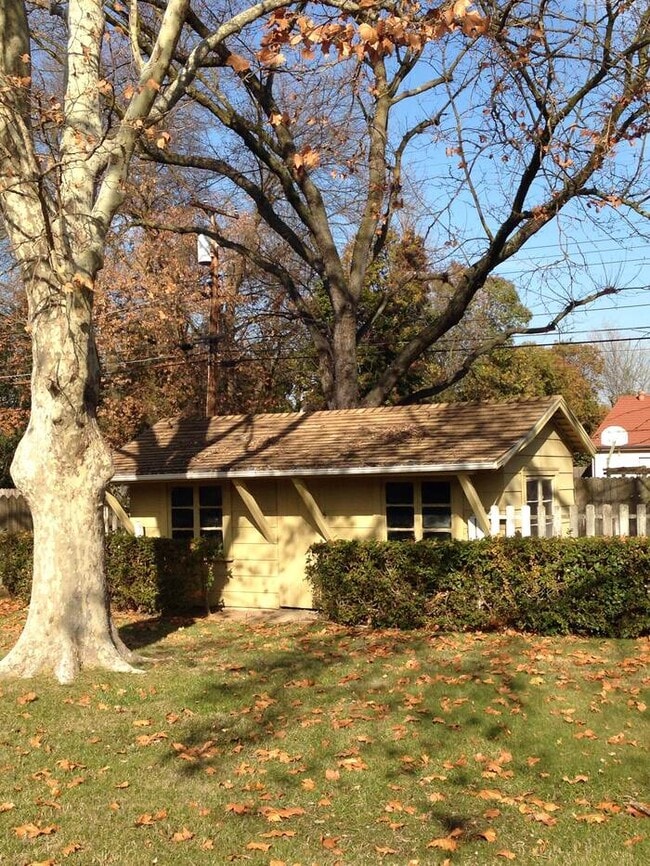 Building Photo - Updated 3 Bedroom 1.5 Bathroom Home in Desirable Arden Park!