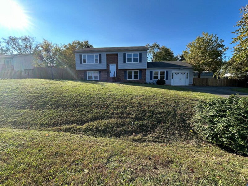 Primary Photo - 1001 Dewberry Dr