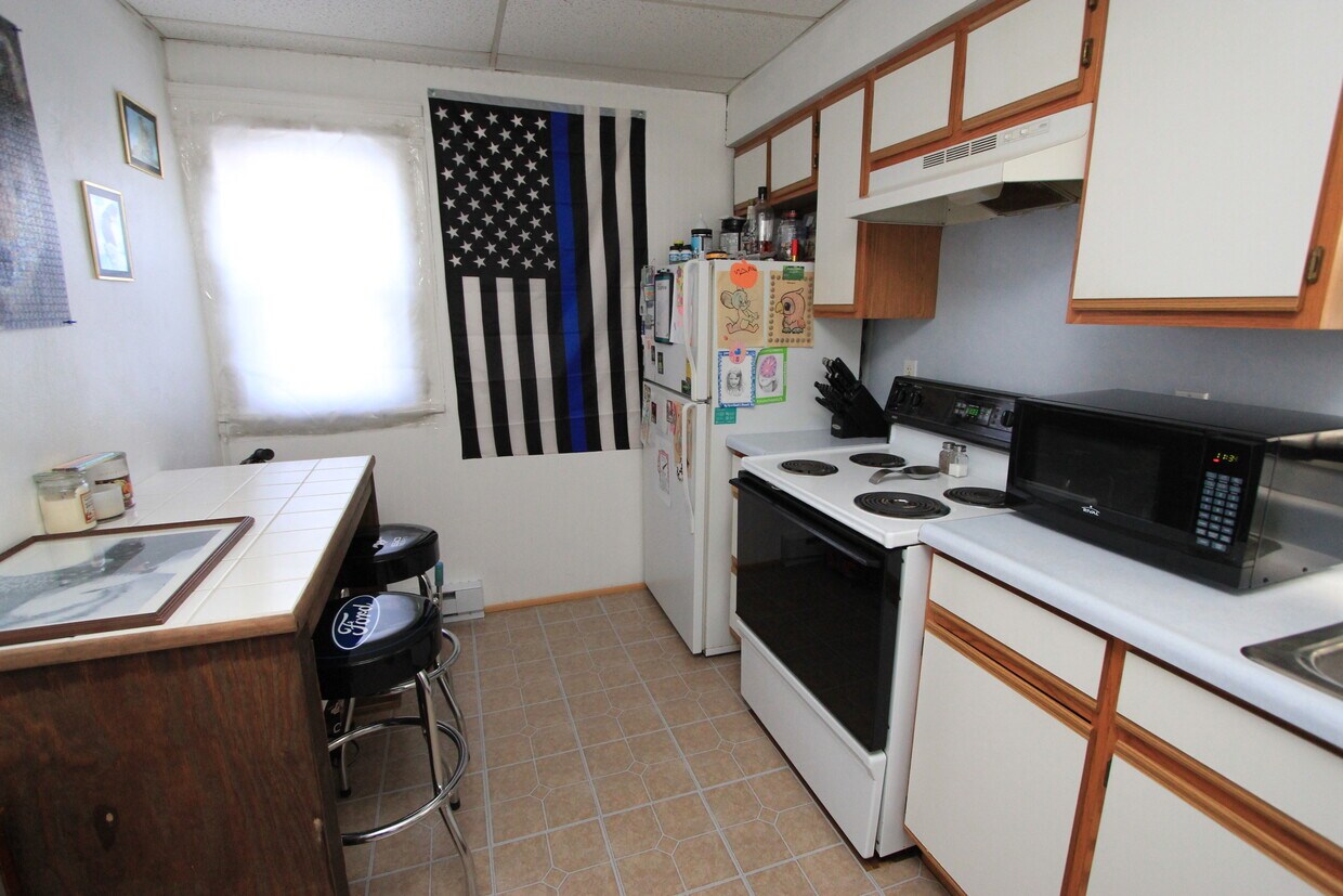 Primary Photo - 100 Ashley St