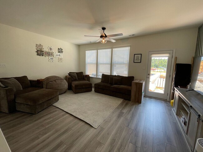 Foto del edificio - Huntington Pointe