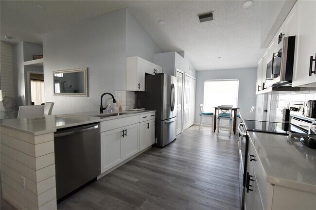 Building Photo - 4854 Sabal Harbour Dr