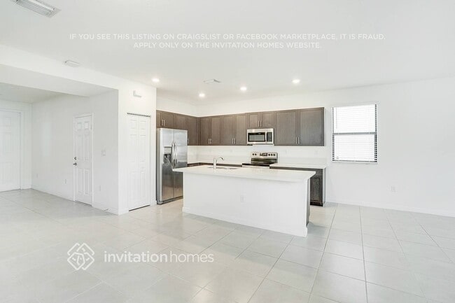 Foto del edificio - 2410 N 108th Dr