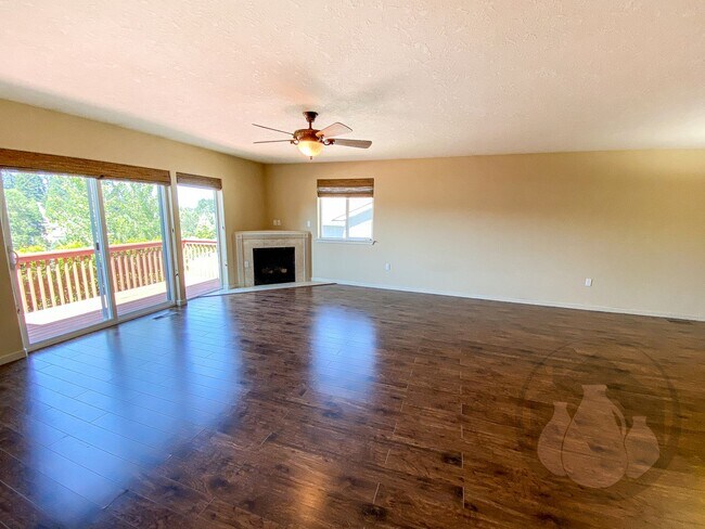 Building Photo - Gorgeous and Spacious South Salem Home