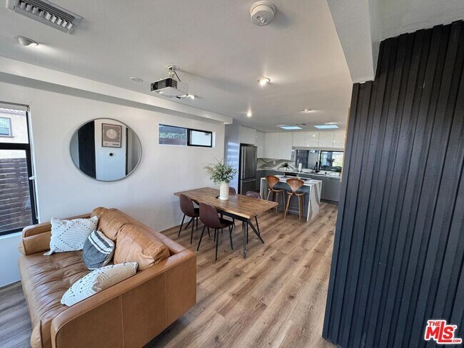 Foto del edificio - 7302 Mooney Dr