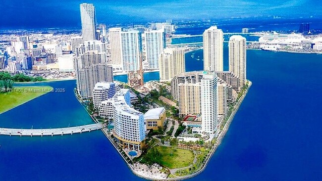 Building Photo - 520 Brickell Key Dr