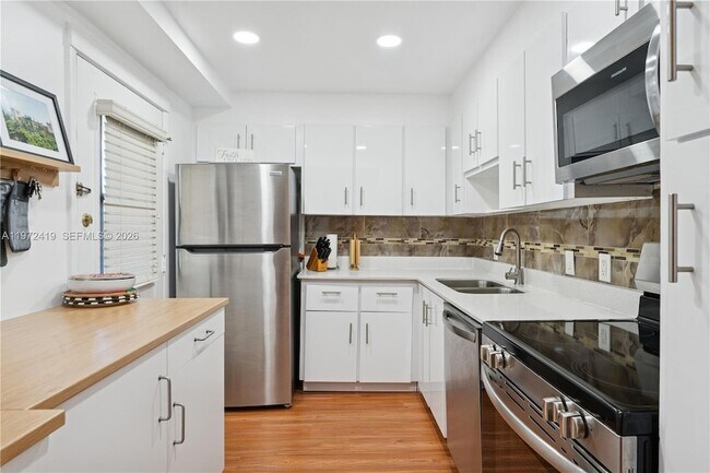 Foto del edificio - 3101 N Country Club Dr