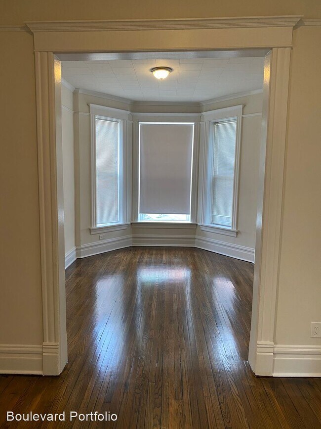 Foto del edificio - 3247 W Division St