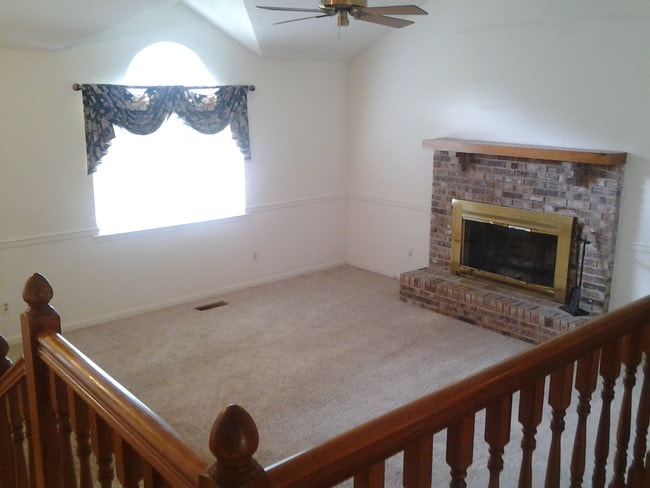 Building Photo - 564 Foster Dr