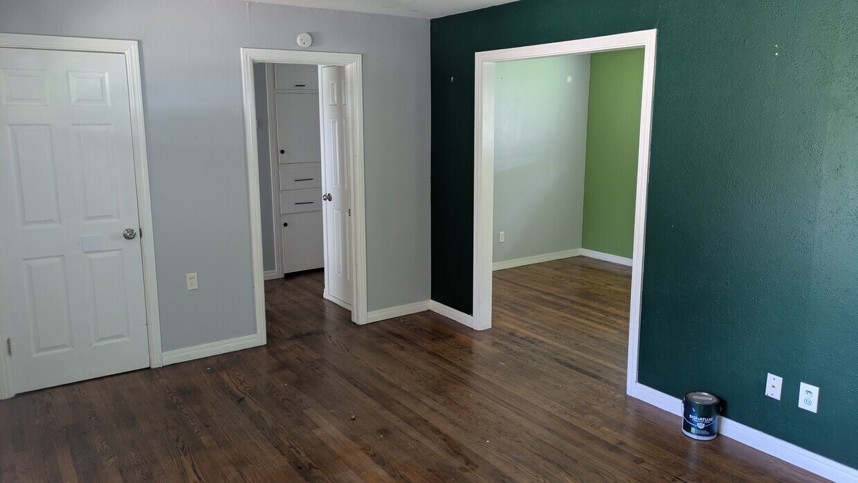 Building Photo - 1828 Hasley Dr