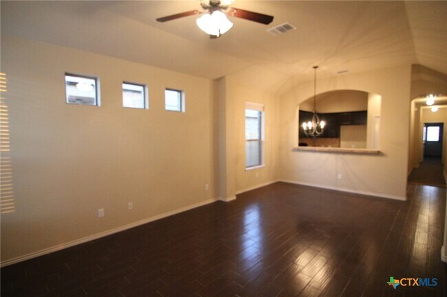 Foto del edificio - 534 Creekside Cir