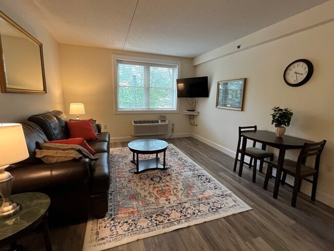 Building Photo - 44 Montvale Avenue