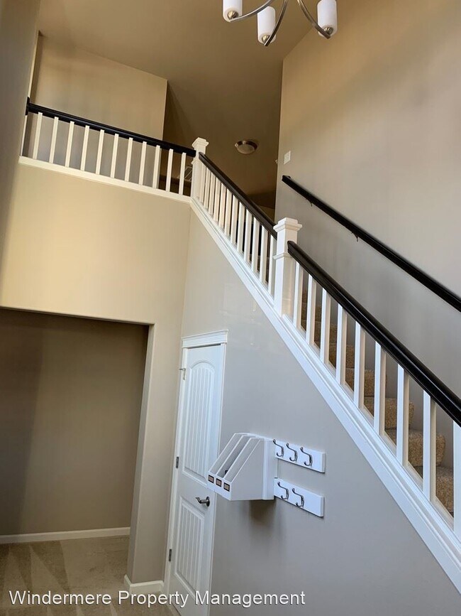 Building Photo - 4 br, 2.5 bath House - 2155 SW Nautical St...