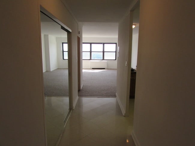 Foto del edificio - 285 Aycrigg Ave