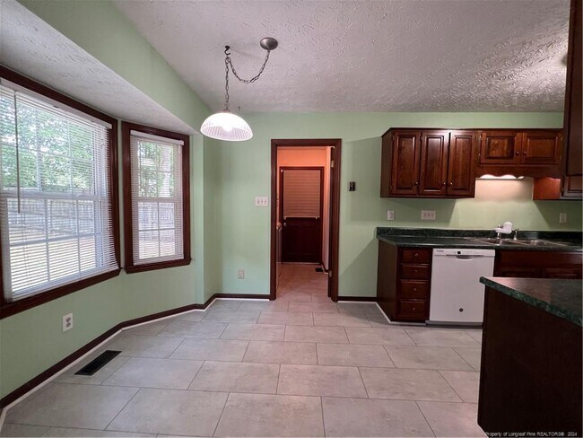 Building Photo - 5624 Watersplash Ln
