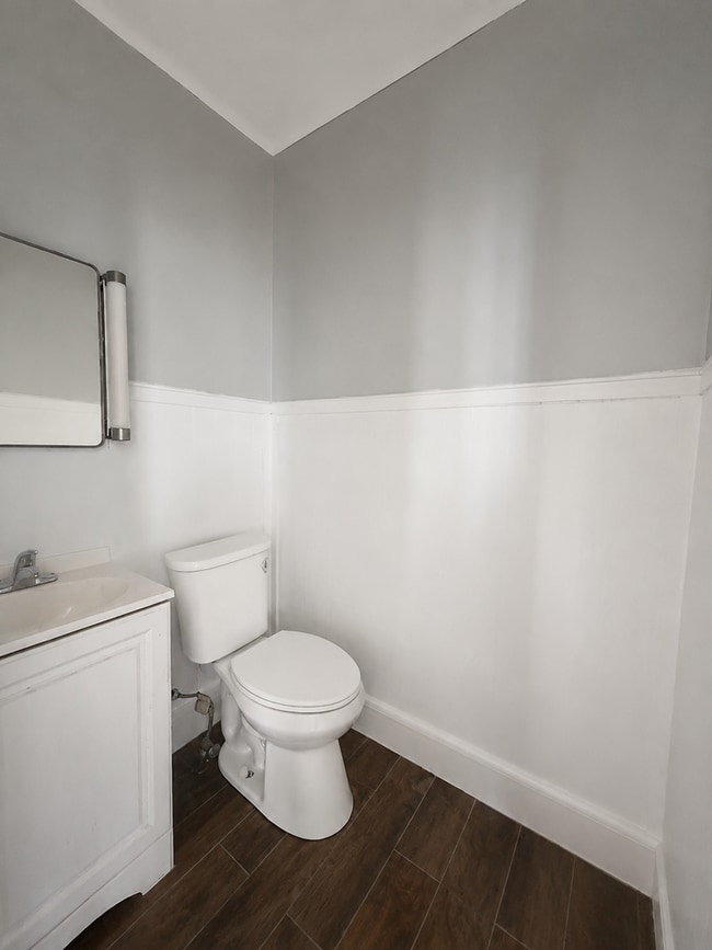 Building Photo - 439 W High St