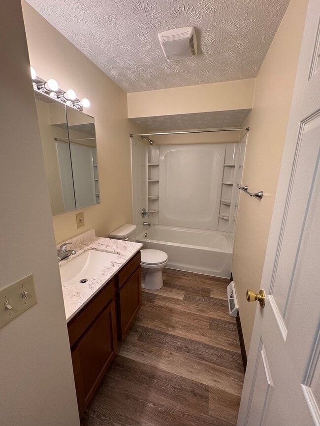 Building Photo - 2239 Woodland Trce