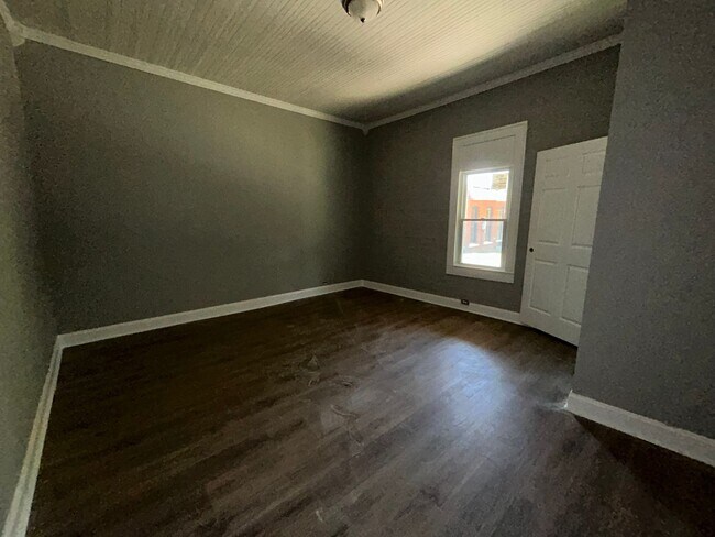 Building Photo - GRANTVILLE- 103 Moreland St 2/1