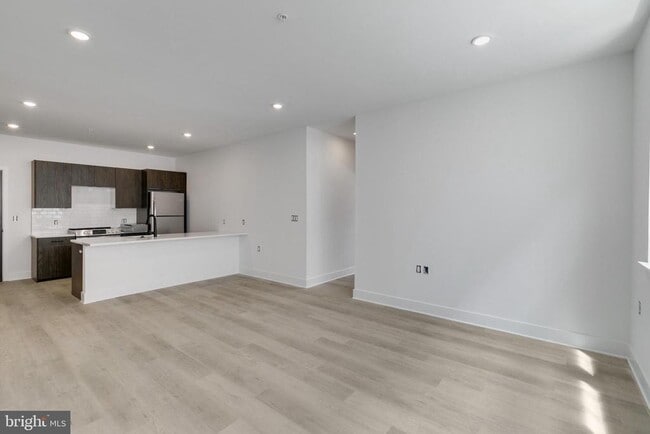 Building Photo - 3045 Richmond St