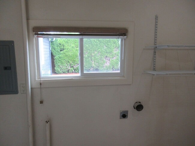 Building Photo - Three Bedroom Home in Keizer on corner lot