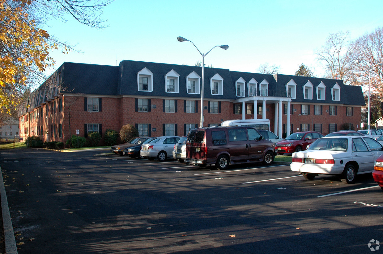 Foto principal - Maplewood Senior Citizens Apartments