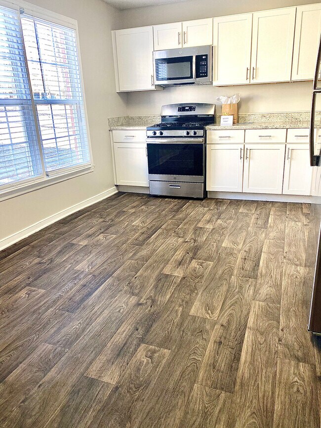 Building Photo - Beautifully Renovated Two Bedrooms