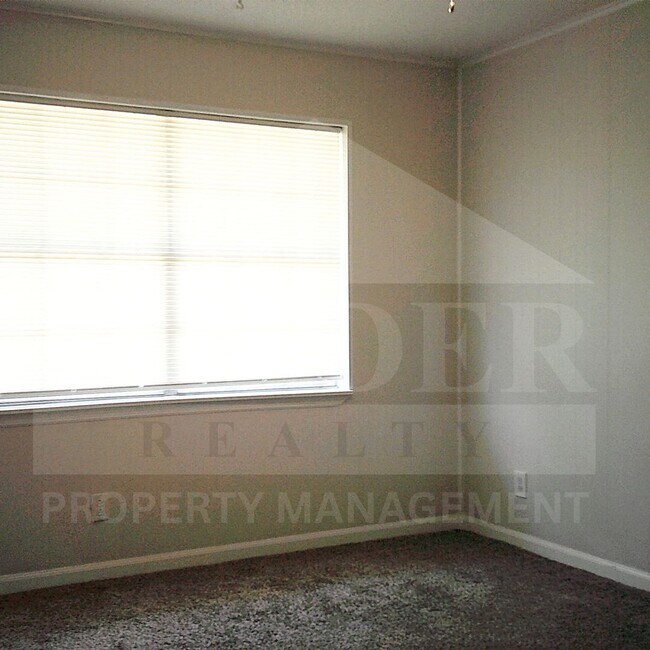 Foto del edificio - 3932 Peerless Rd NW