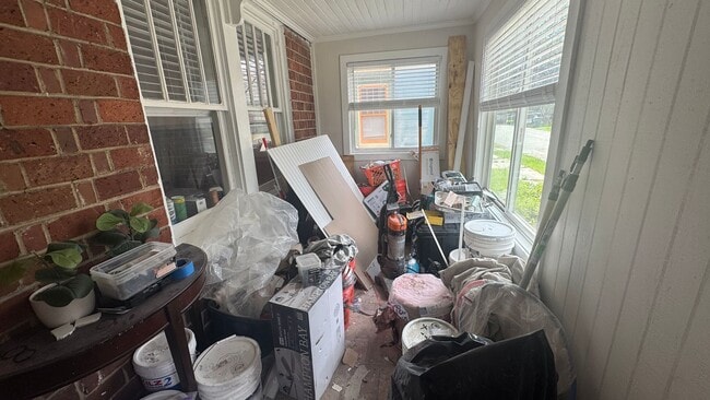 Building Photo - Single Family Home - Three Bedroom Under R...