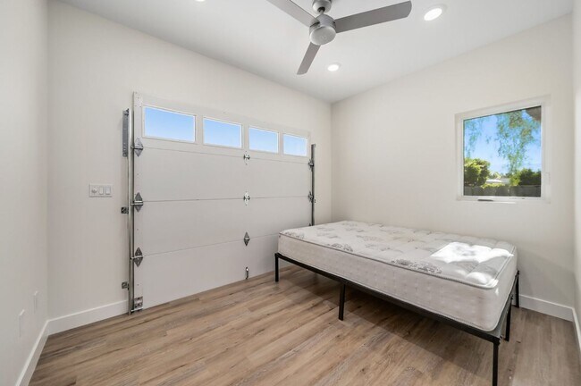 Foto del edificio - 133-135 Foothill Blvd