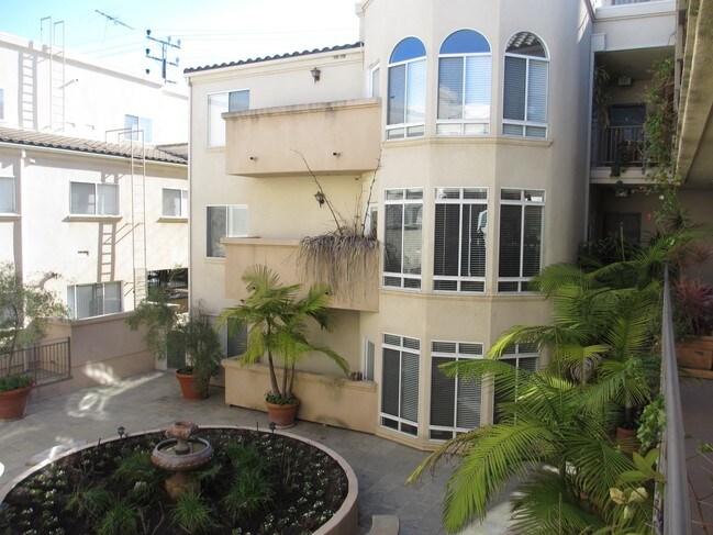 Building Photo - The Courtyard in West Homes