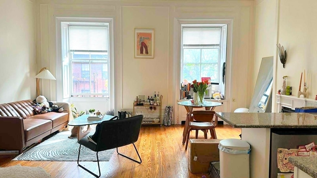 Foto principal - 107 Beacon St