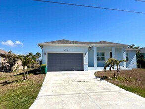 Building Photo - 15096 Aldama Cir