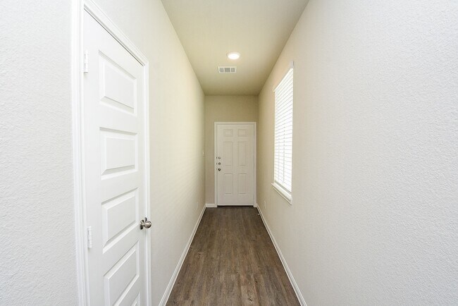 Foto del edificio - 14042 Chinook Dr