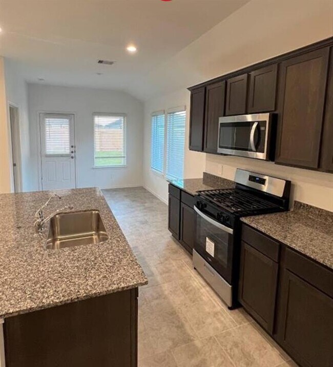 Building Photo - 1011 Lipizzan Ln