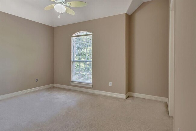 Building Photo - 11608 Spicewood Pkwy
