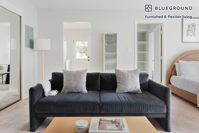 Foto del edificio - 838 Roble Ave