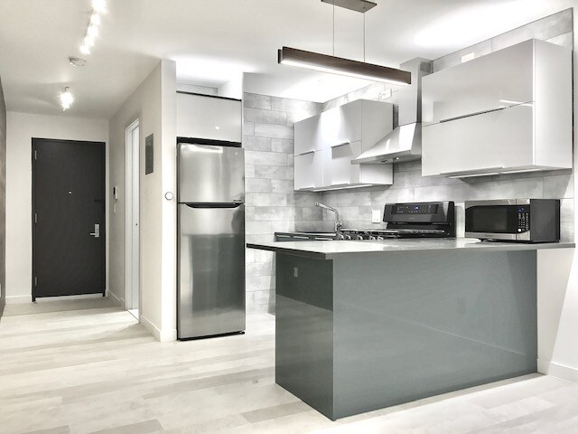 Building Photo - 102 Mott St
