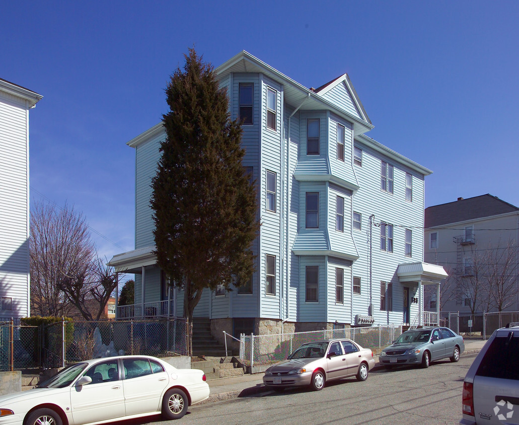 Building Photo - 444 Center St