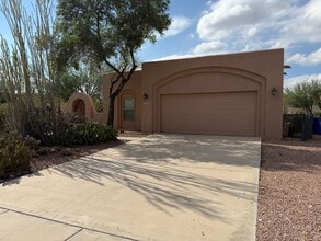 Building Photo - 2899 Longbow Dr