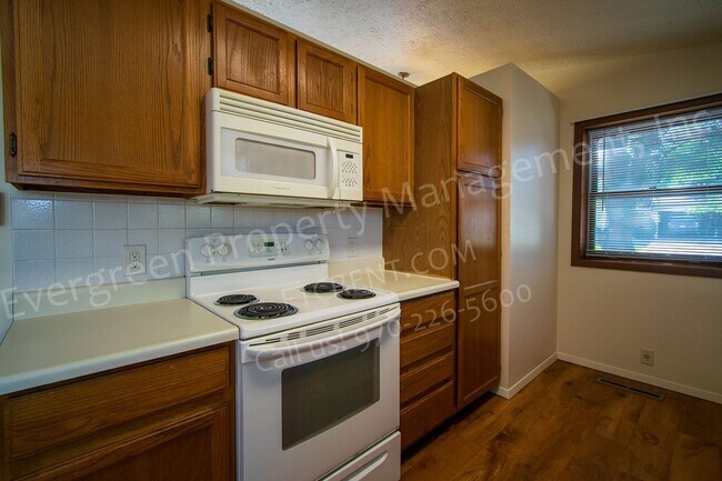 Building Photo - Two Story home on the popular Rossborough ...