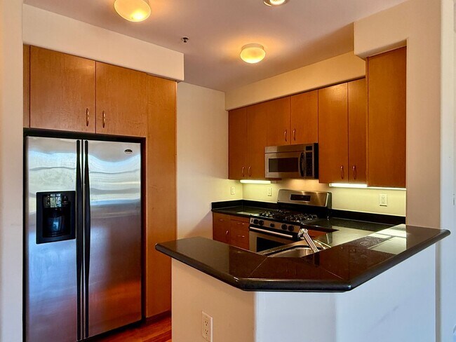 Building Photo - Beautiful 2 bedroom, 2 bath condo for rent...