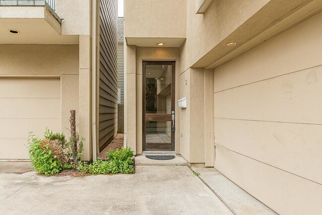Building Photo - 5318 Darling St