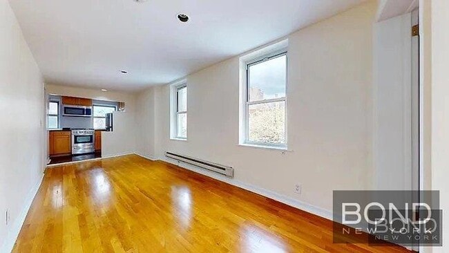Foto del edificio - 482 W Broadway