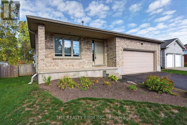 Photo du bâtiment - 33 Stoneycreek Crescent