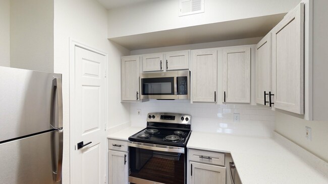 Apartamentos de la calle 9, piso 1, piso 9, piso 711, piso 12.jpg - 9th Street Apartments