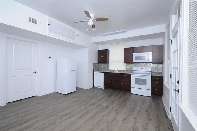 Building Photo - 528 E Parkway N Unit 9