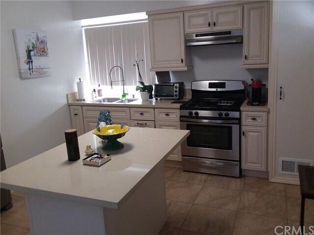 Primary Photo - 3810 W Heffron Dr