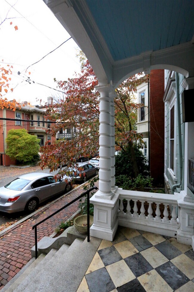 Building Photo - 18 Bigelow St