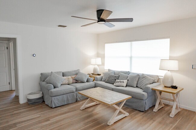 Building Photo - 704 Yelvington Ave